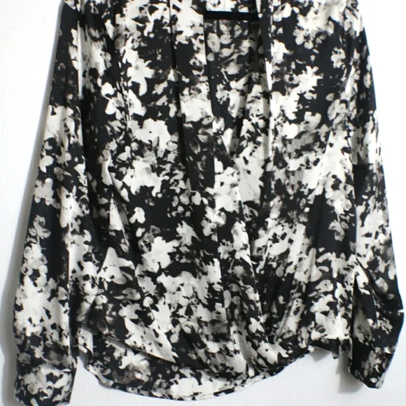 Apt. 9 ladies blouse size large black and white - Picture 5 of 6